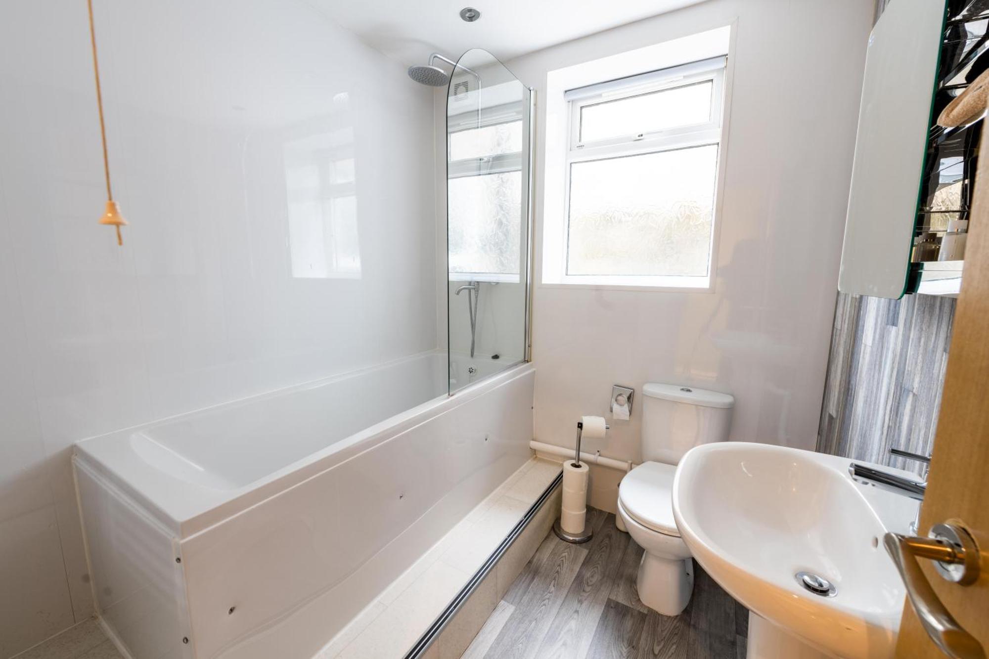 Aaron Wise - 17 Fitzhamon Apartments Cardiff Exterior photo