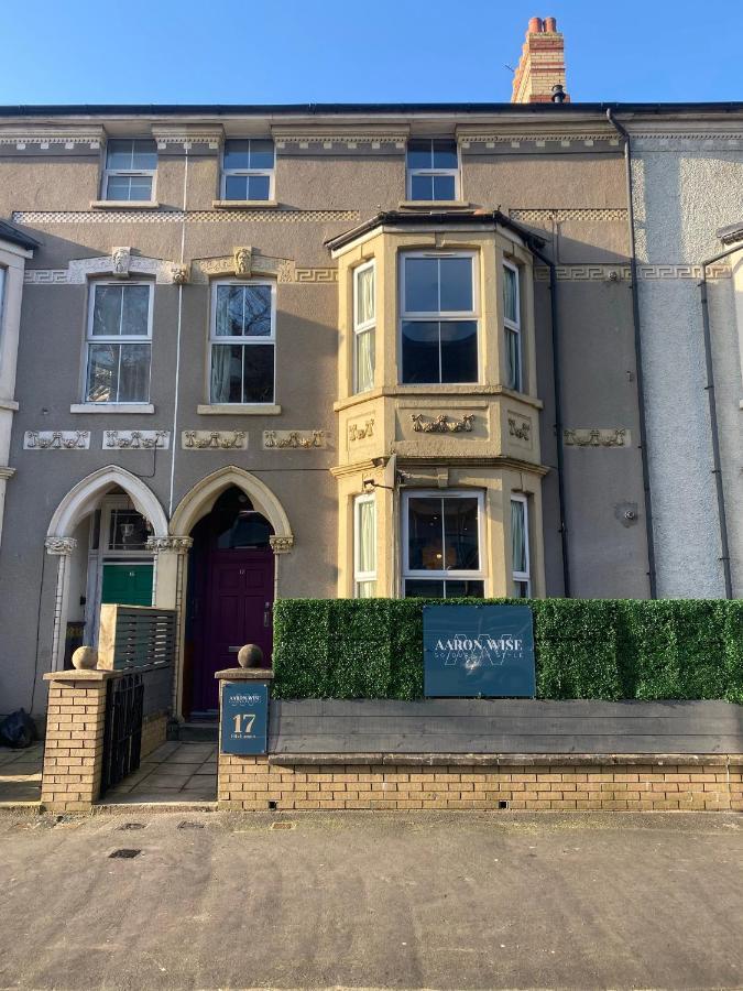 Aaron Wise - 17 Fitzhamon Apartments Cardiff Exterior photo